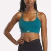 Biustonosz damski Core Strappy Bra – średnie wsparcie Biustonosz damski Core Strappy Bra – średnie wsparcie