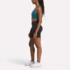 Biustonosz damski Core Strappy Bra – średnie wsparcie Biustonosz damski Core Strappy Bra – średnie wsparcie