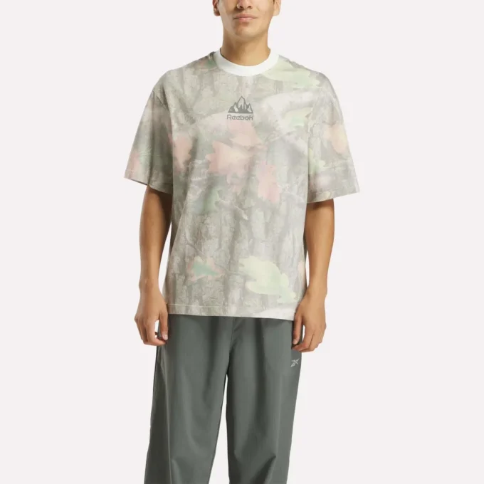 Koszulka Reebok x MARKET z nadrukiem na całej powierzchni Koszulka Reebok x MARKET z nadrukiem na całej powierzchni
