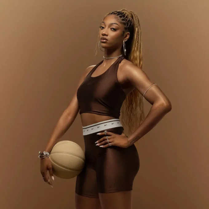 Reebok x Angel Reese Biustonosz damski z wiązaniem na szyi Reebok x Angel Reese Biustonosz damski z wiązaniem na szyi
