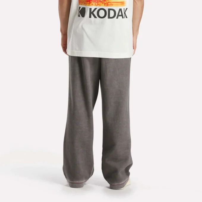 Spodnie z grafiką Reebok x Kodak Spodnie z grafiką Reebok x Kodak